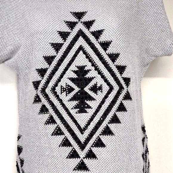Women's Small Coral sparkly Tribal print gray & Black blouse - Picture 5 of 10